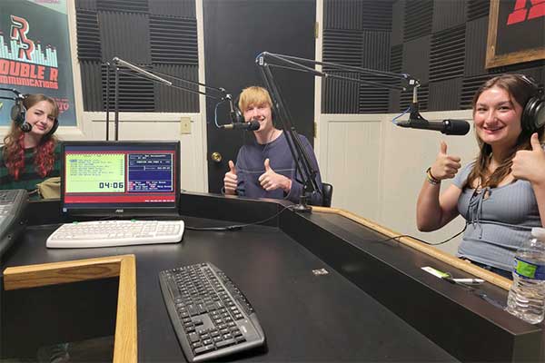 Voice of the Valley: The Making of ‘Everyone Is Dumb’