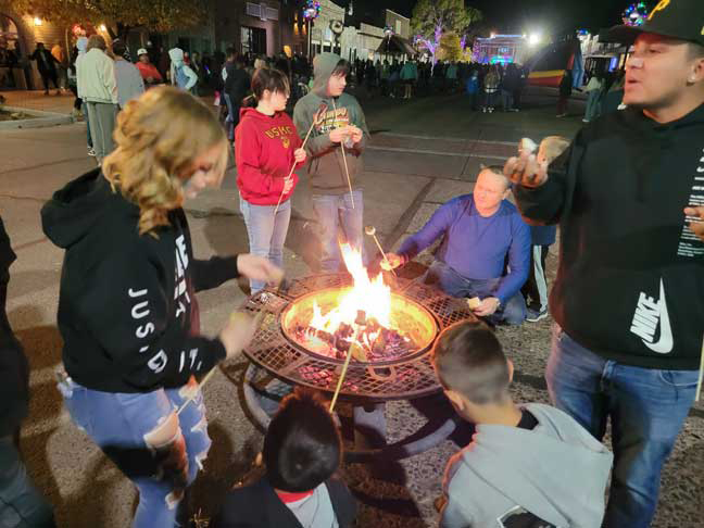 Sponsor/volunteers needed for Merry Main Street