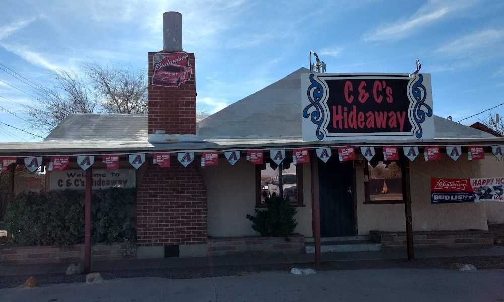 Trailhead Hideaway Bar and Grill