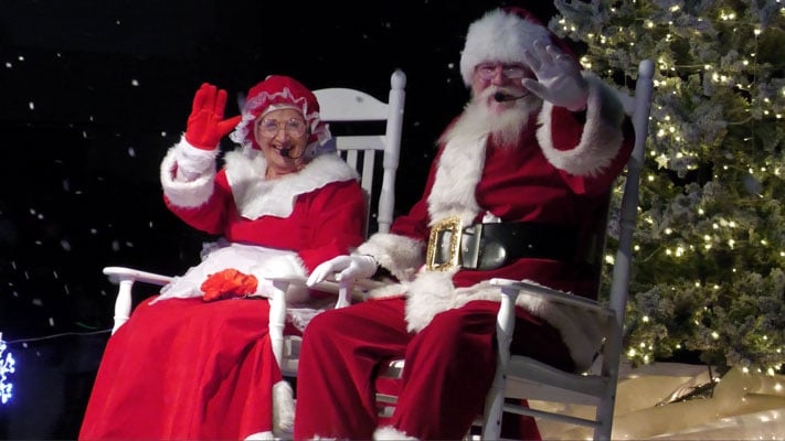 Thousands wowed at Safford Light Parade