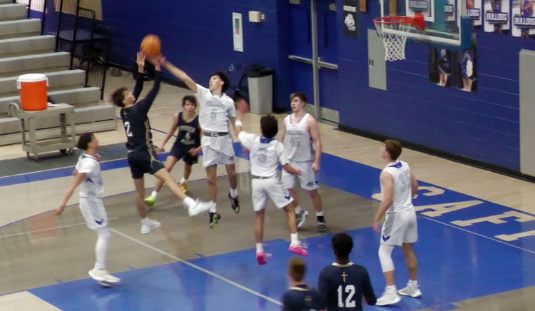 Lions hand Bulldogs first conference loss, 62-60