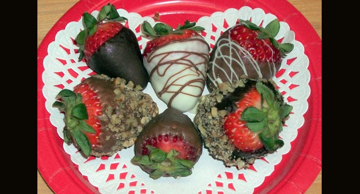 Mt. Graham High School helping with DAR Strawberries this Valentine’s Day