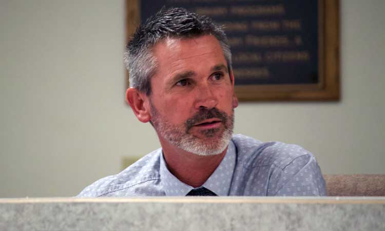 Safford Mayor Jason Kouts passes