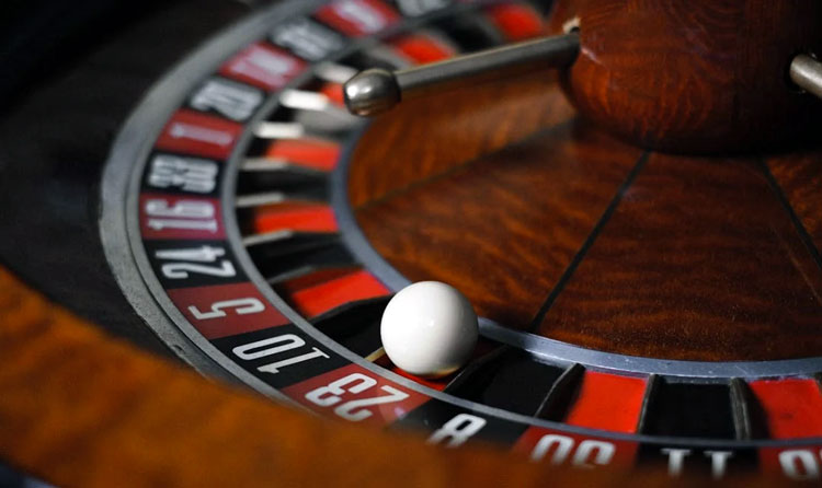 The Evolution of Casino Gaming: From Traditional Tables to Online Platforms