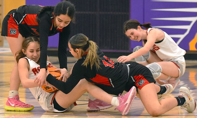 Girls 48th EA Holiday Tournament continues on Friday