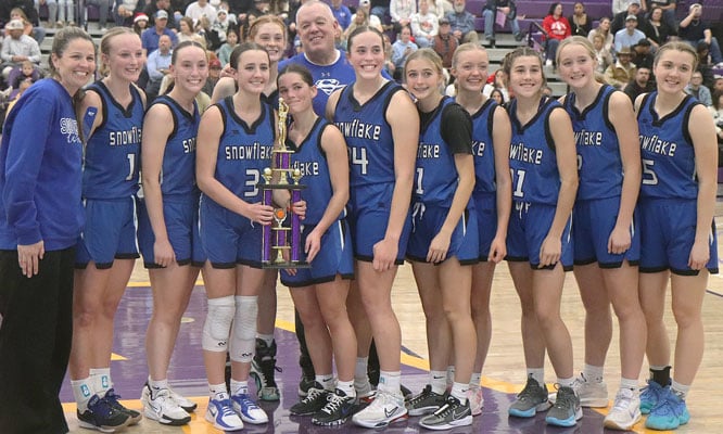 Lobos slip past Riders for 48th EA Holiday title